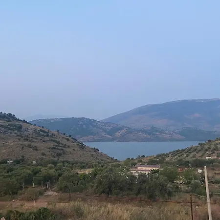 Karafili House شقة