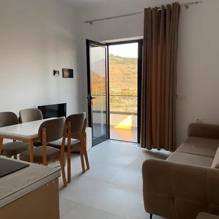 Karafili House شقة