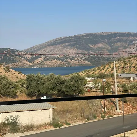 Διαμέρισμα Karafili House *