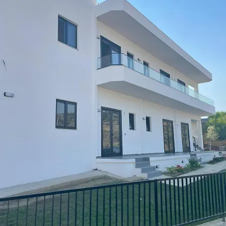 Appartement Karafili House