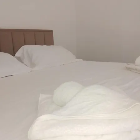 Διαμέρισμα Karafili House *