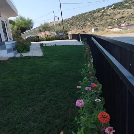 Διαμέρισμα Karafili House *